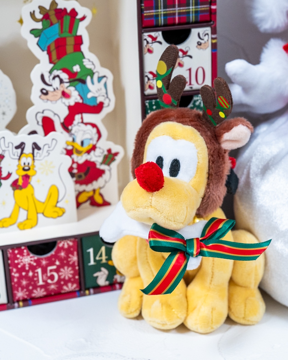 お菓子のアドベントカレンダーも！ディズニーストア2025クリスマスグッズ -