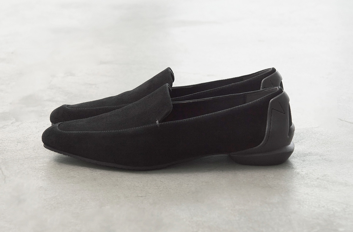 おしゃれと快適さを合わせ持つ、大人気の「SHISEIのローファー」に