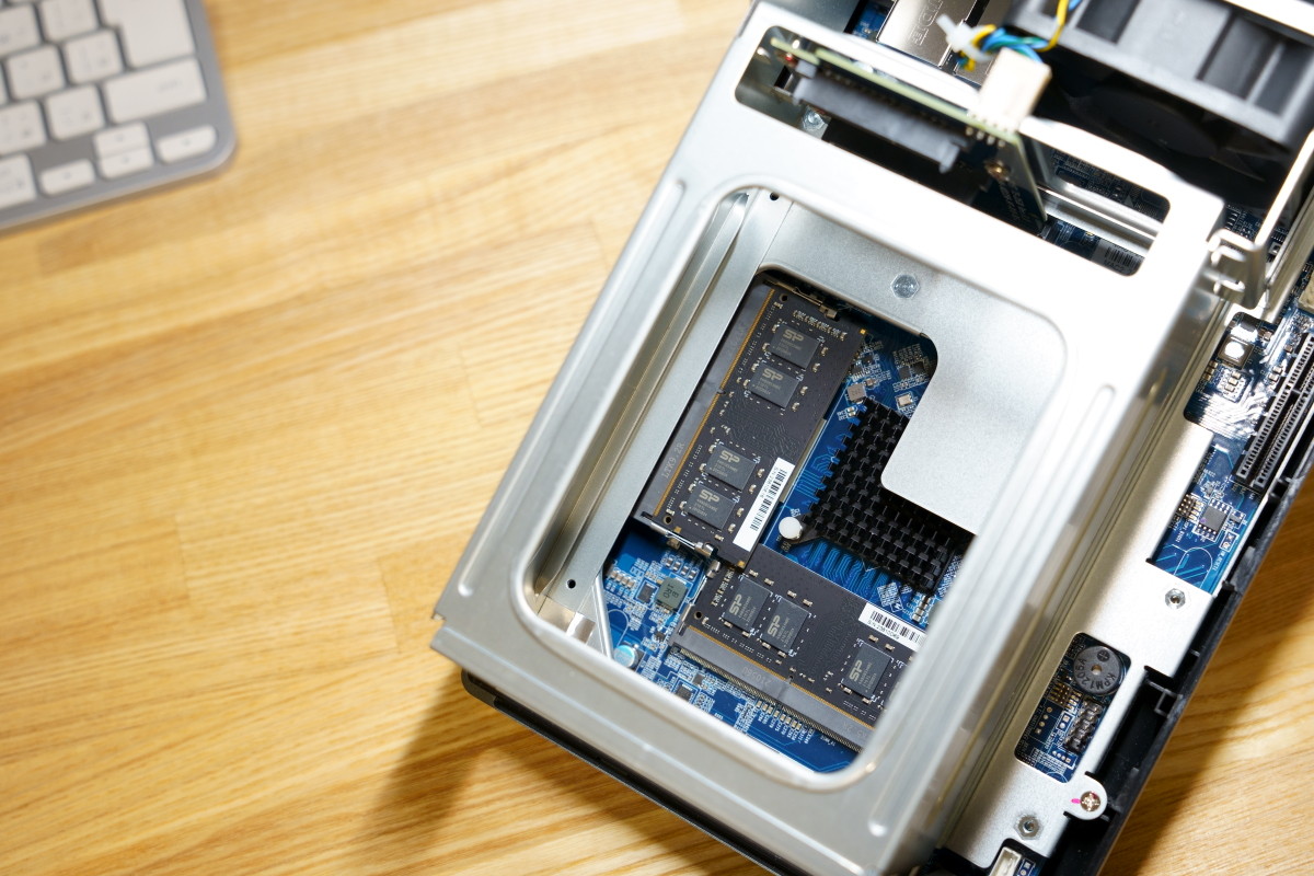 QNAP TS-253Dのメモリを16GBに増設。2連続失敗からの成功！ | デジカシ