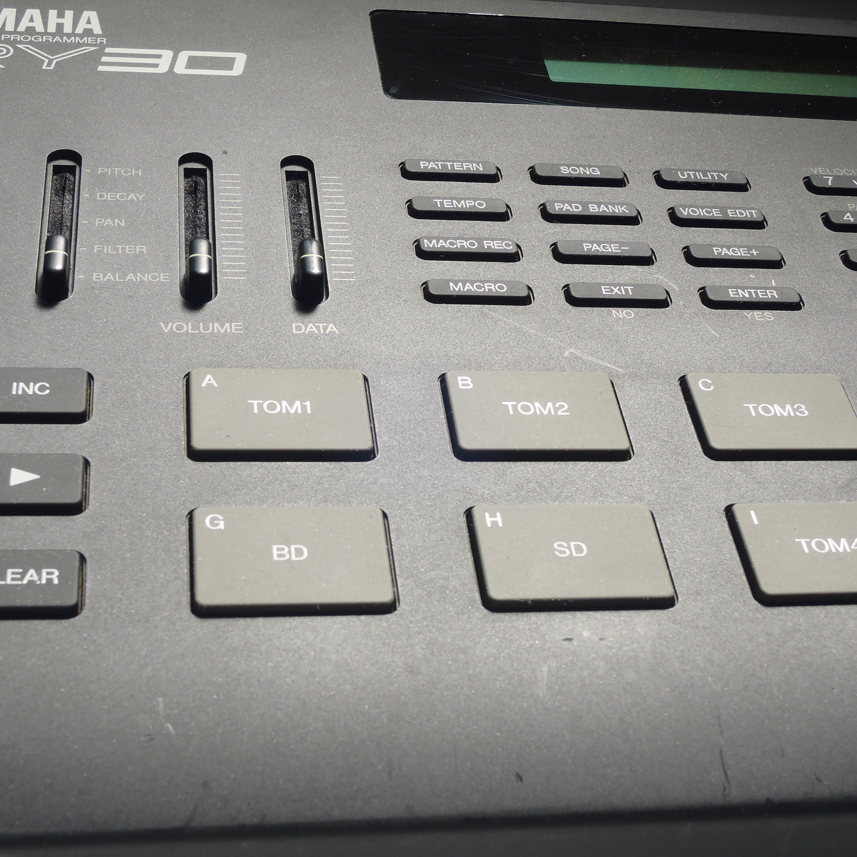 YAMAHA - RY-30 [DTM・音楽制作機材] 90年代ビンテージドラムマシン