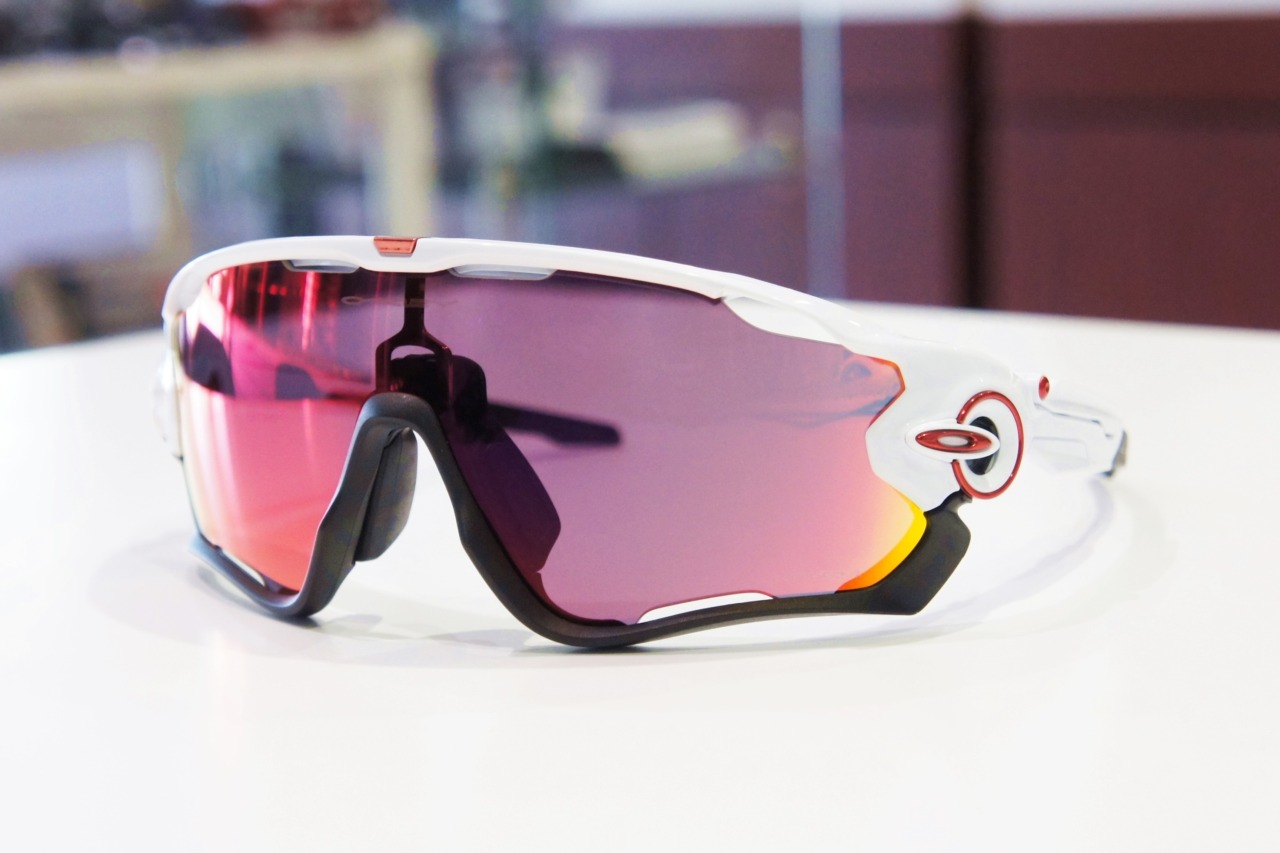 オークリーのブランド力を上げた伝説のサングラス「JAW BREAKER」を