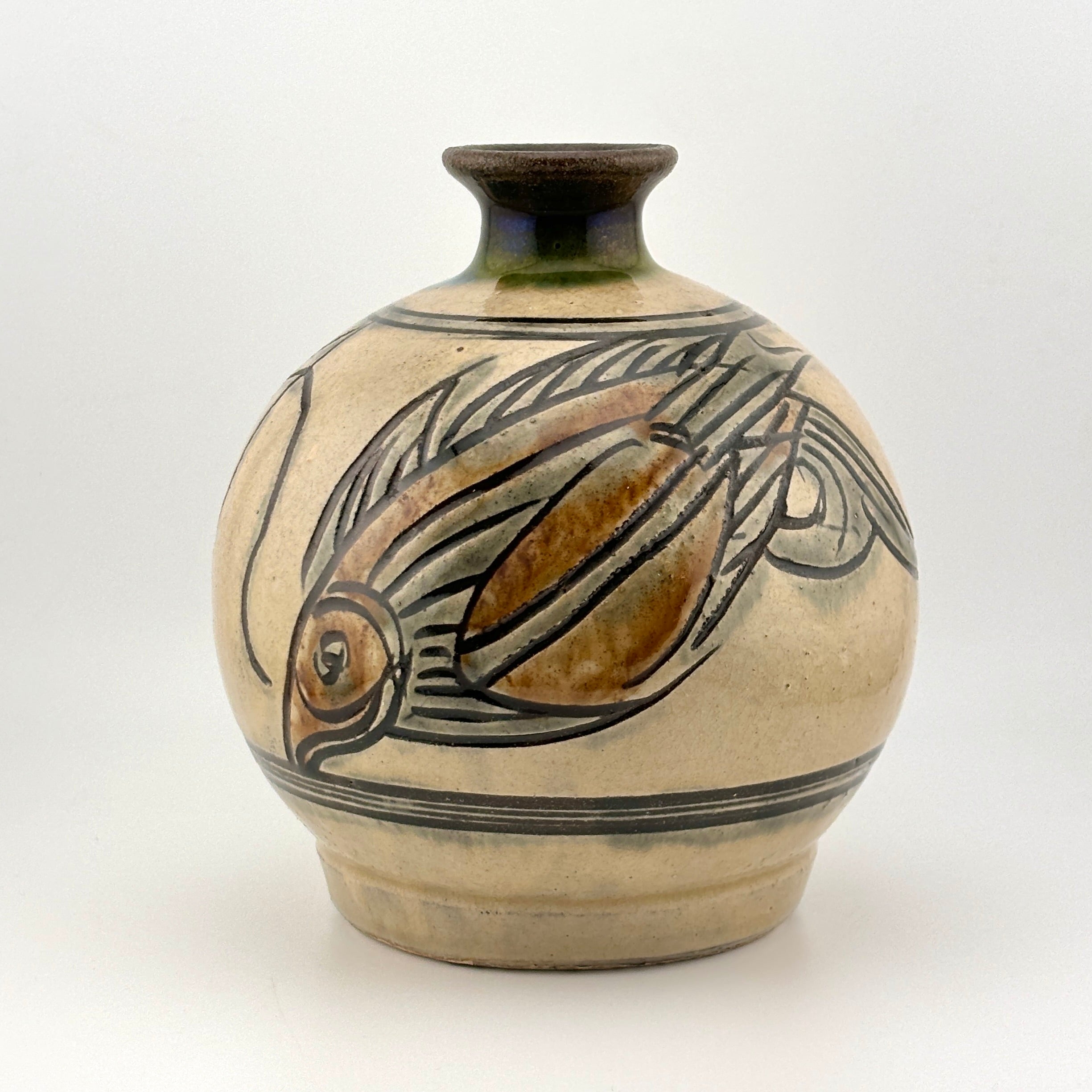 壺屋焼 人間国宝 金城次郎作 海老魚文壷 – 生活民芸 なかむた