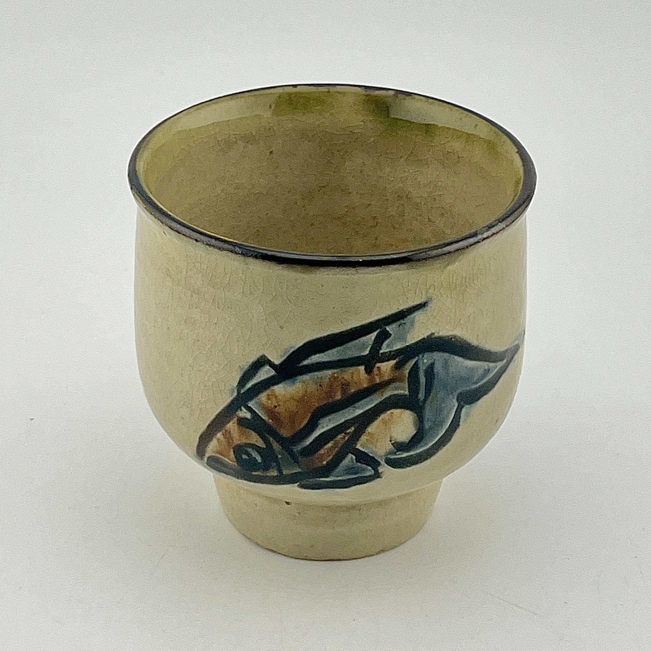 壺屋焼 人間国宝 金城次郎作 魚文湯呑 – 生活民芸 なかむた