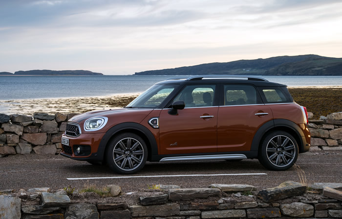 MINI クロスオーバー｜チェスナットブラウンの写真集 | MINI COOPER Sketch