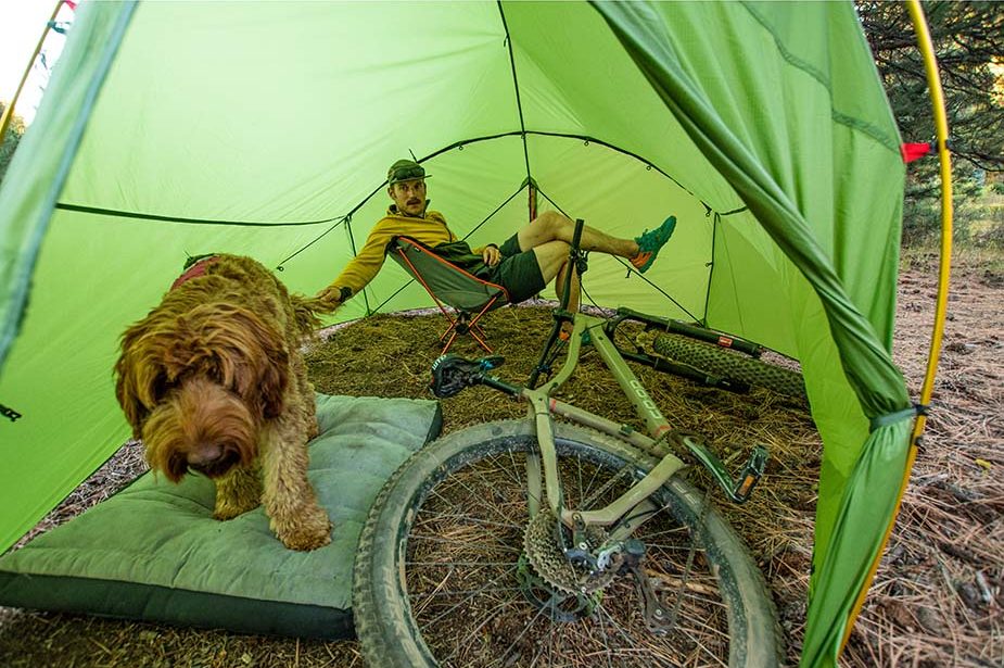 ミニマムな2ルームテント＜巨大な全室 EXPED(エクスペド) Outer Space