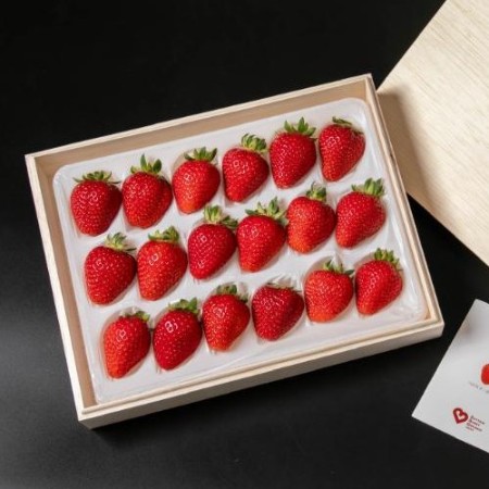 BUTTOBI BERRY ORGANIC ＞とくしまオーガニックいちご（中粒）・桐