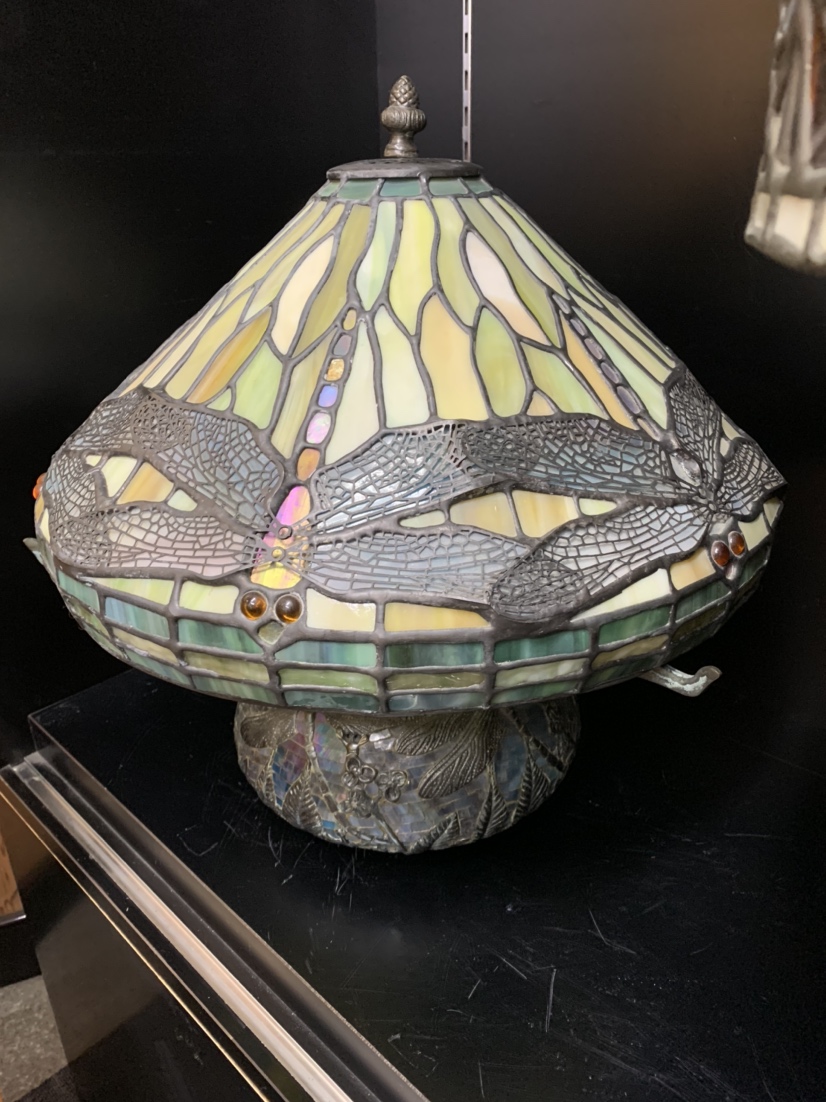 トンボのステンドグラス テーブルランプ ティファニー風 / リサイクル