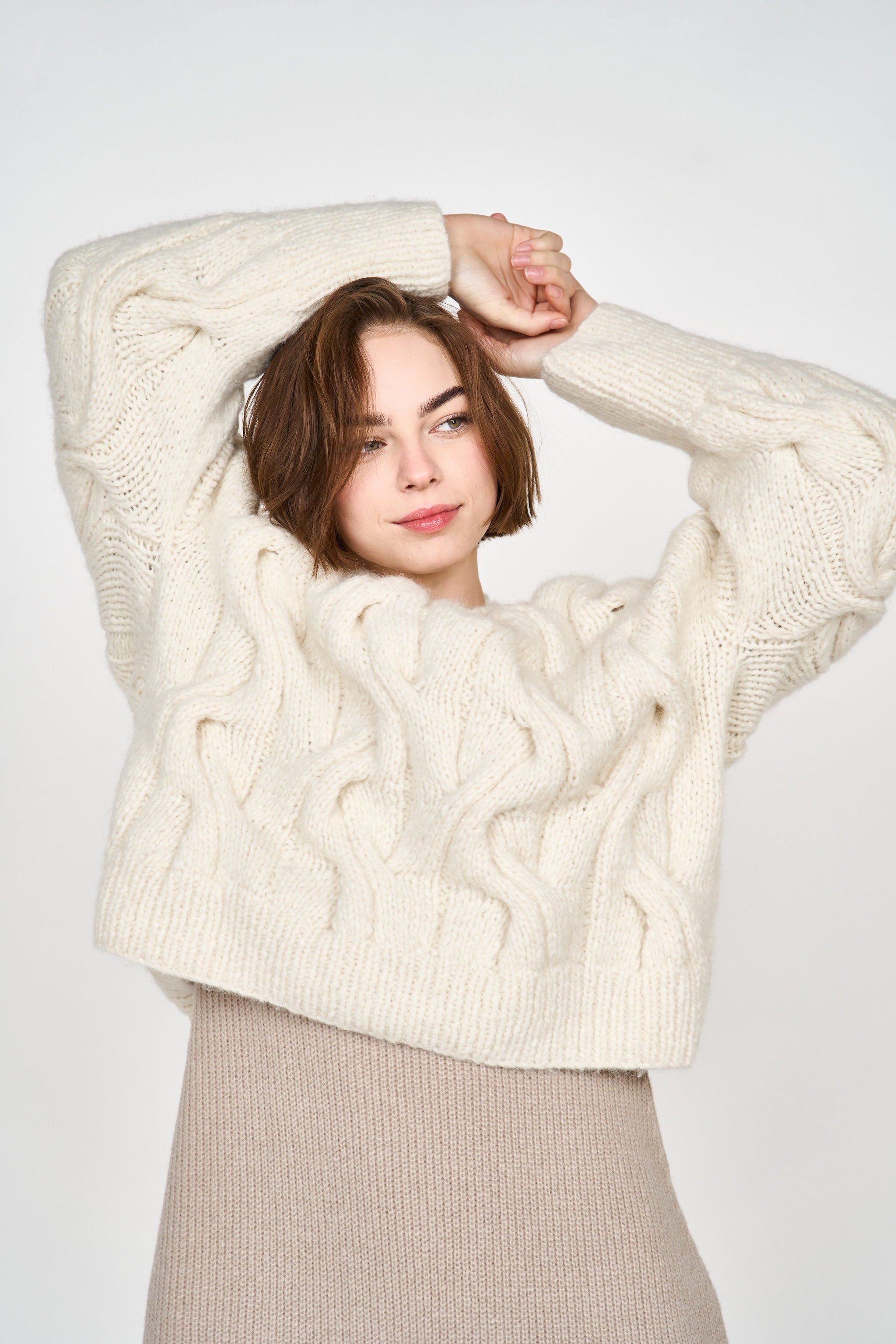 Handknit Cortina Cable Pullover in Cream – MIRTH