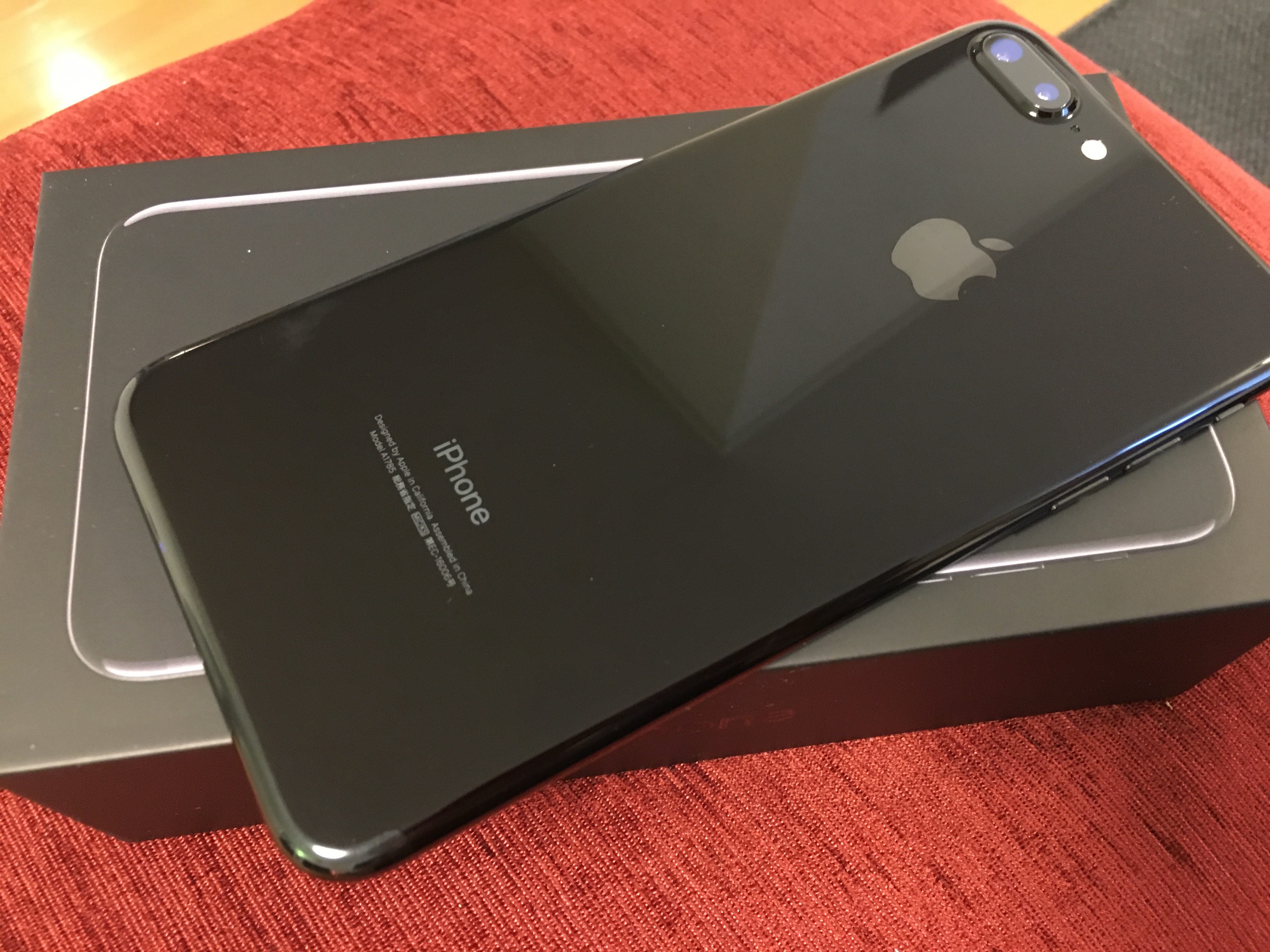 iPhone 7 Plus ジェットブラック、ようやくゲット( ´・‿・｀) | by