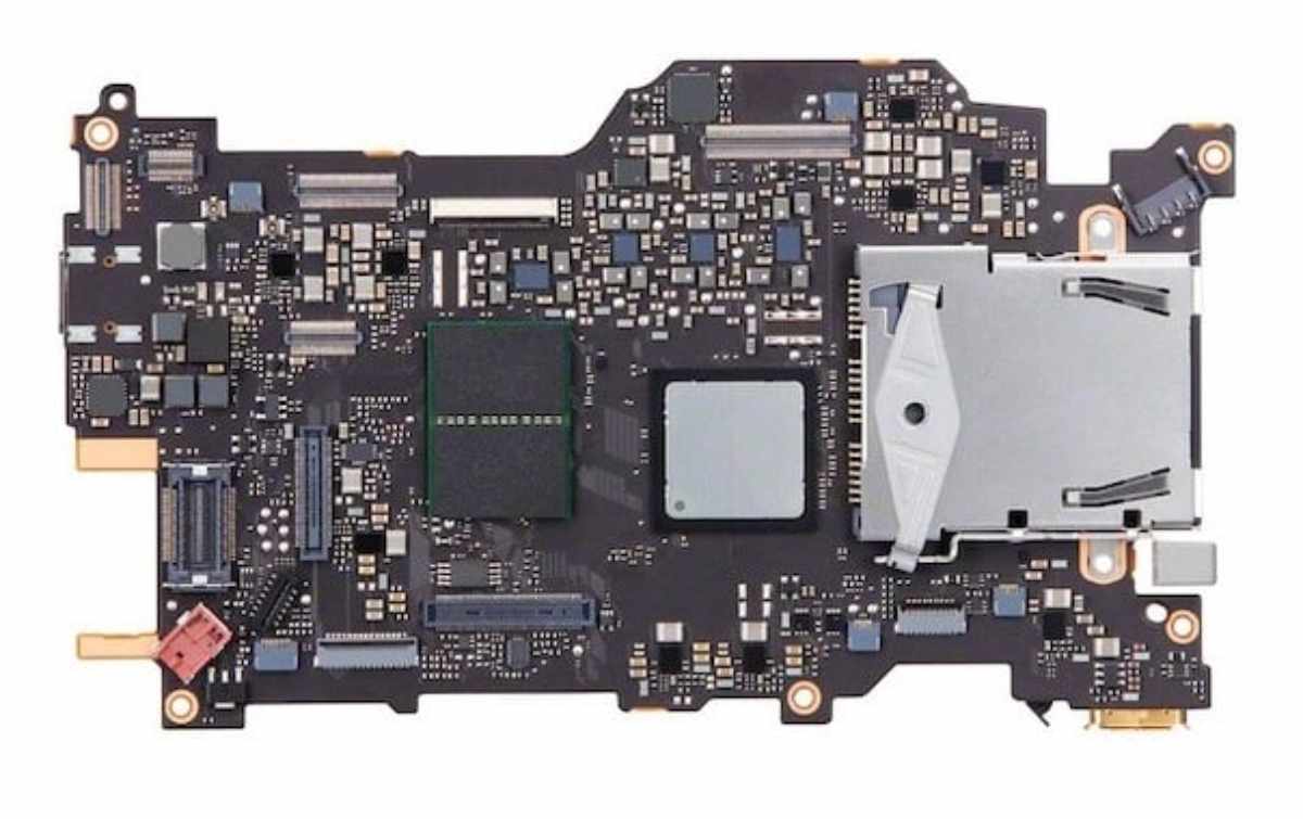 EOS R5 Mark IIのメインボードが公開 最新技術と冷却システムの秘密