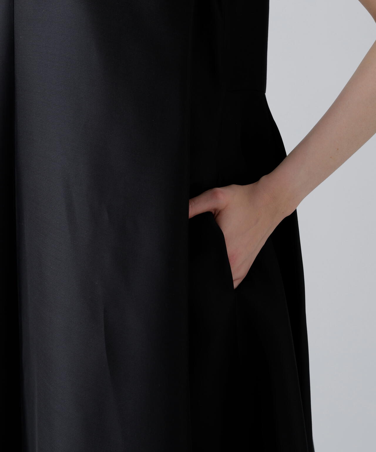 BLACK LABEL＞シルクダブルクロスノースリーブワンピース | ADORE