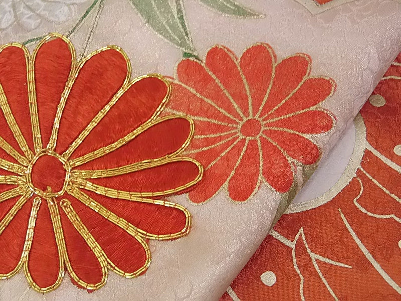 豪華 振袖 雲取り花文様 金駒刺繍 金彩 正絹 – MIYABI - REUSE KIMONO