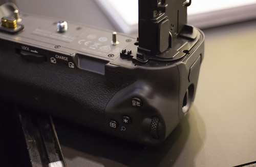EOS R : バッテリーグリップ BG-E22 と端子関係 – mono-logue
