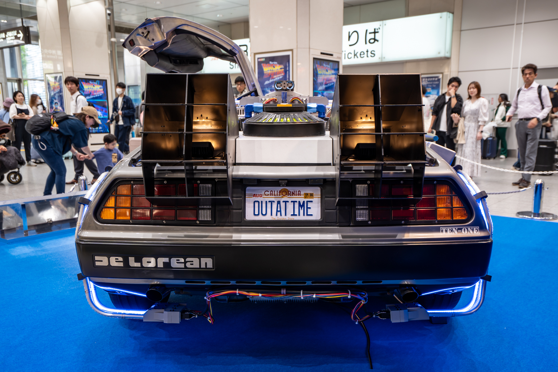 東京駅にデロリアン現る | b's mono-log