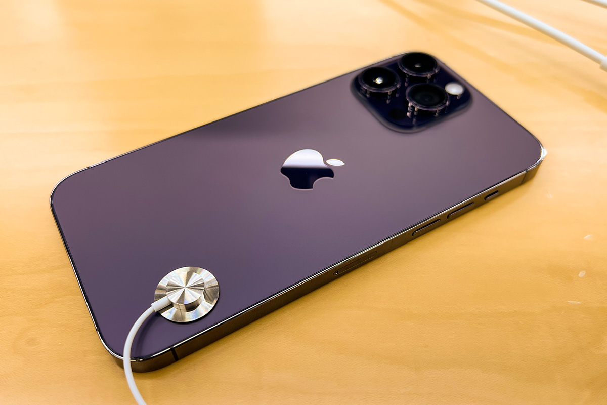 iPhone 14 Pro のディープパープル | b's mono-log