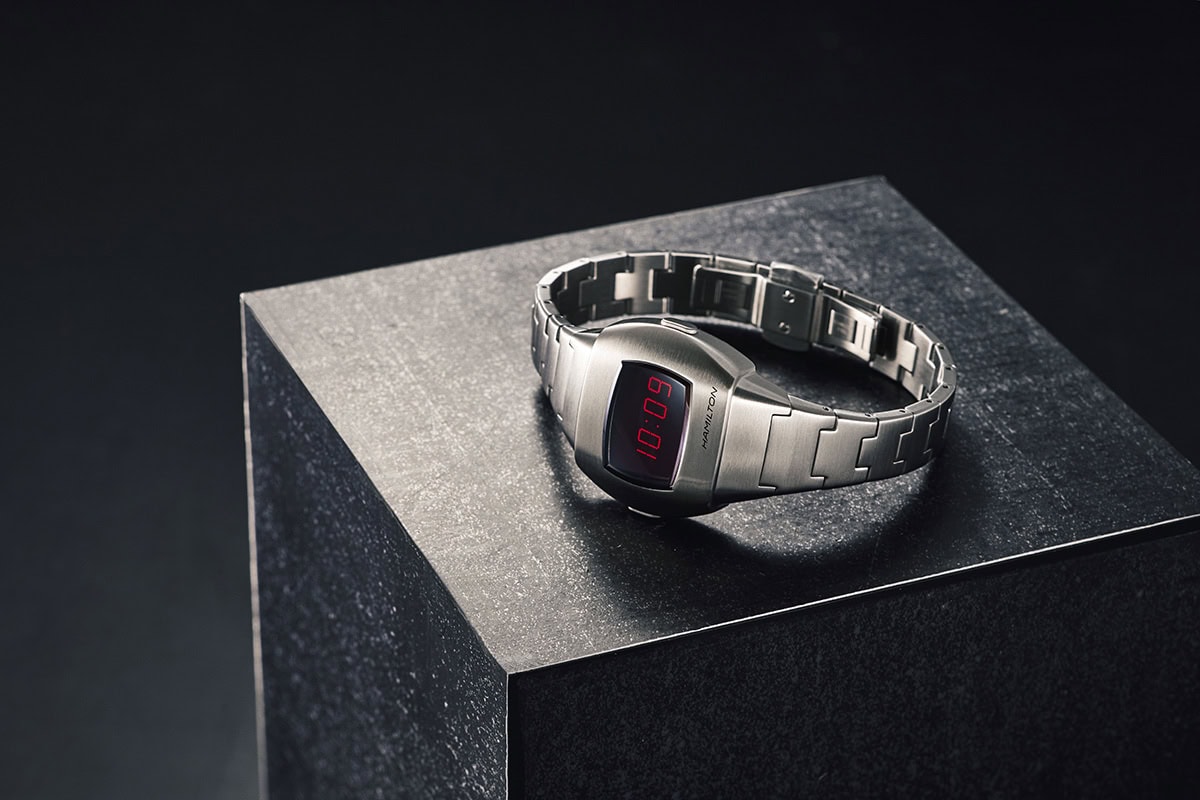 気分がアガる時計”の大正解」宇宙を思わせるレトロフューチャー感が