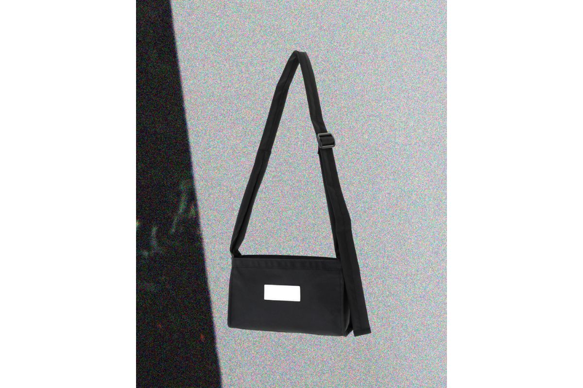 カジュアル＆モードなおしゃれバッグ」白革タグのマンハッタン