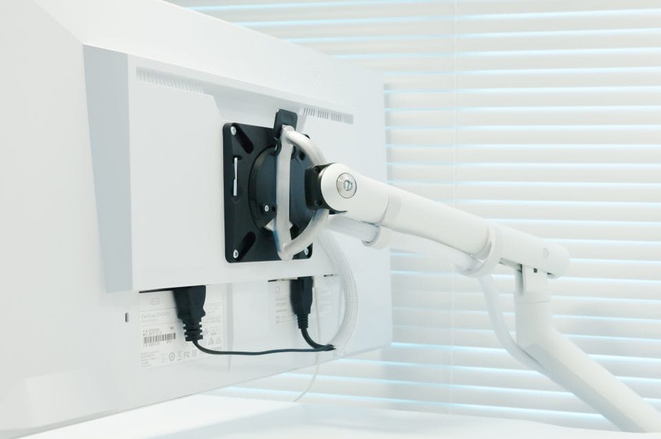 flo-monitor-arm-0-960x638.jpg
