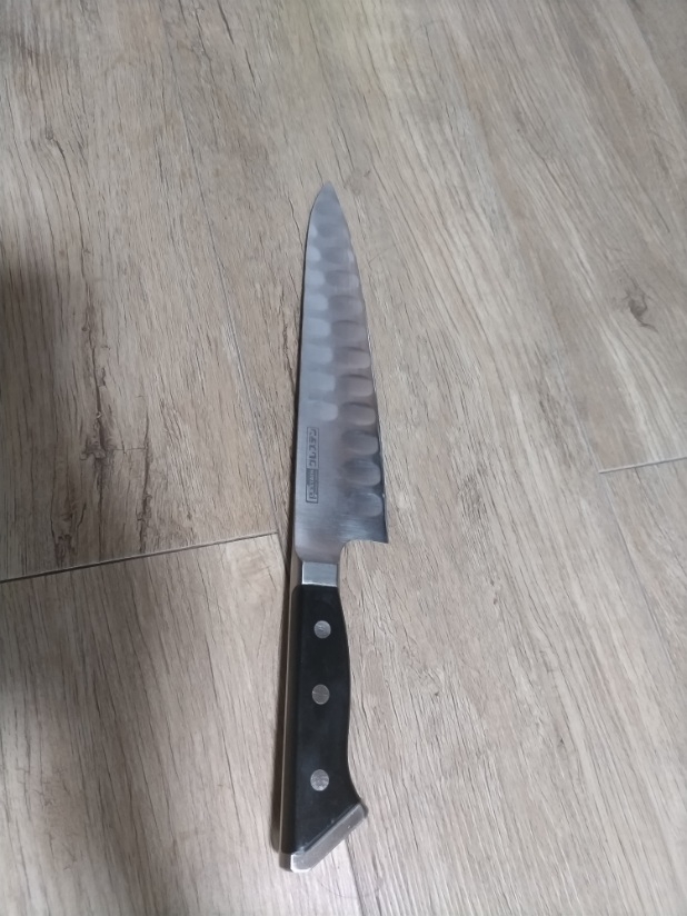 徹底検証】グレステン Tタイプ 牛刀 21cm 721TKのレビュー・評判