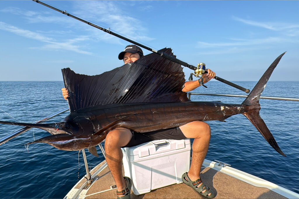 Dear Monster GIGAS MGX-∞∞ “Giant Syndrome” - Monster Kiss