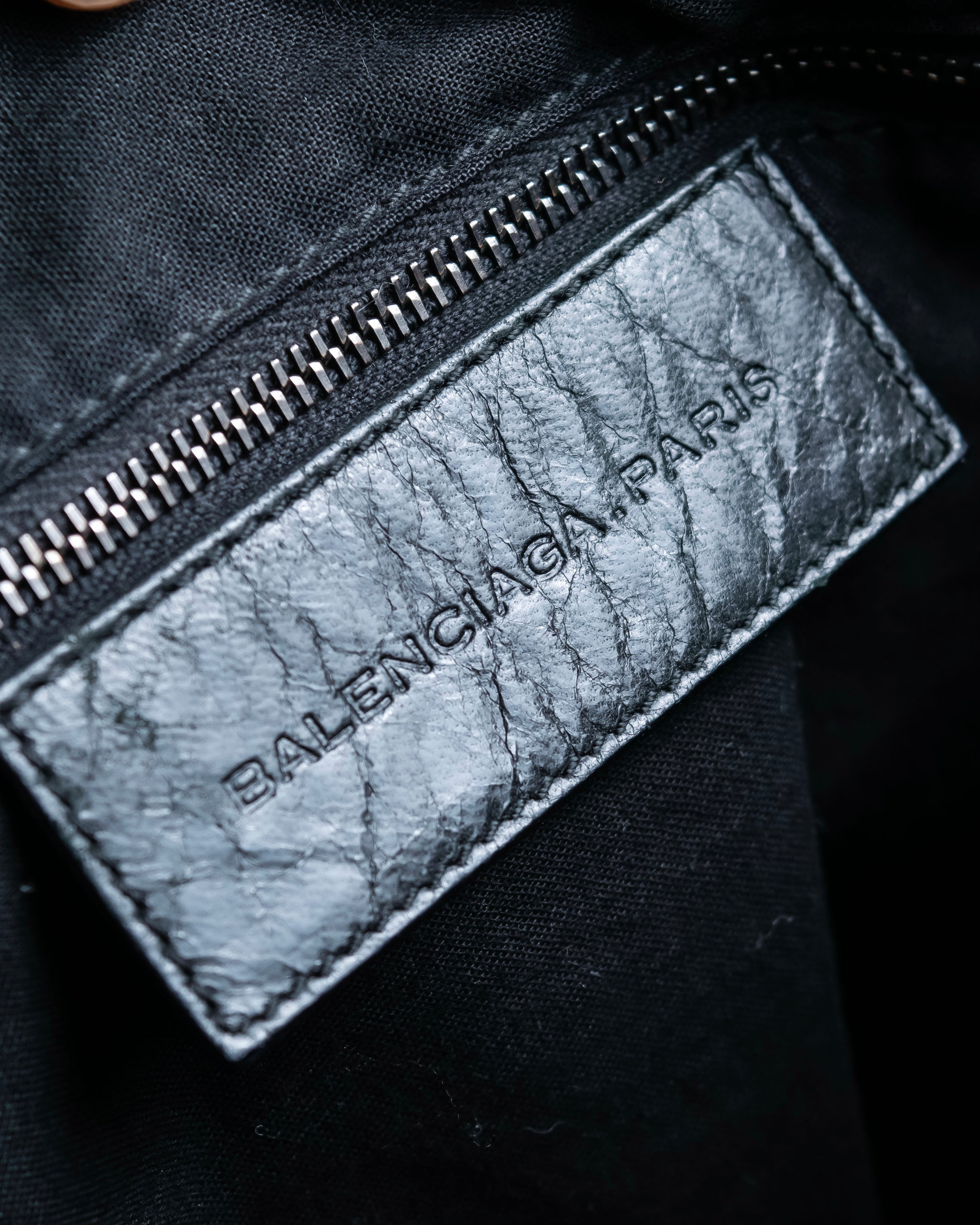 BALENCIAGA” The Day leather shoulder bag – MOOD