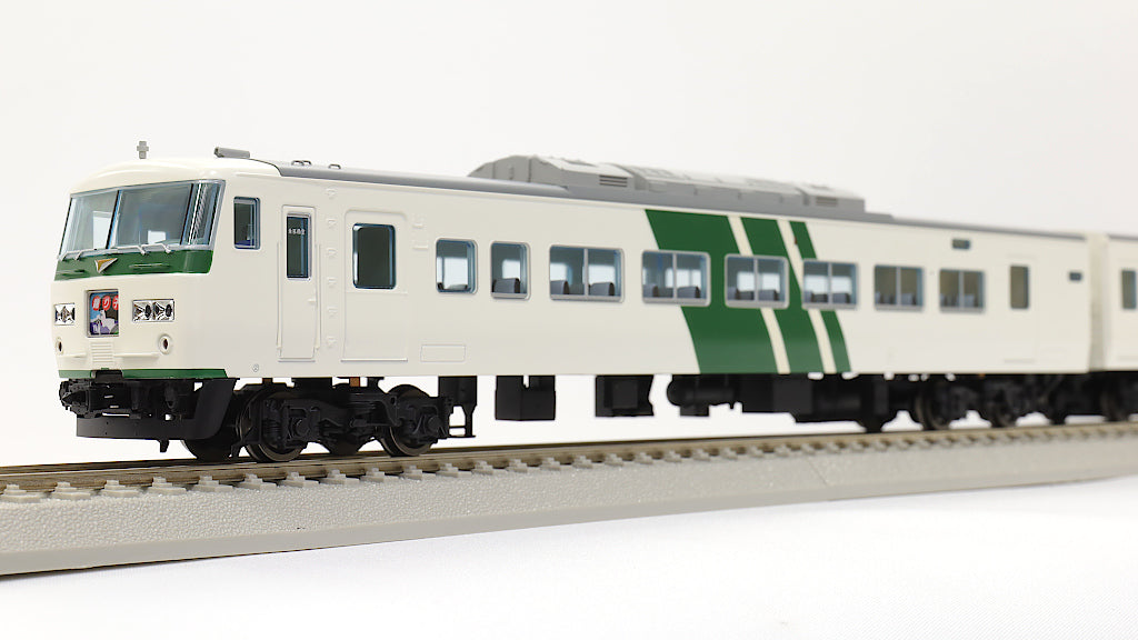 天賞堂 [55044] 185系0番代 踊り子色（国鉄時代）基本4両セット (1:80
