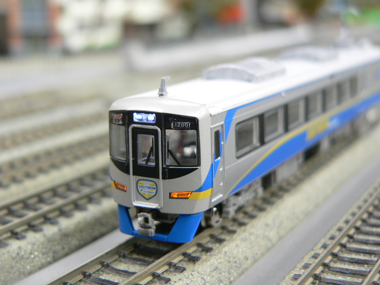 トミーテックの鉄コレ、南海12000系サザンプレミアムのライトを