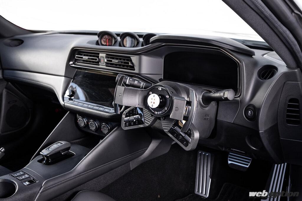 RZ34乗りは大注目！」ステアリングスイッチを生かしたまま社外