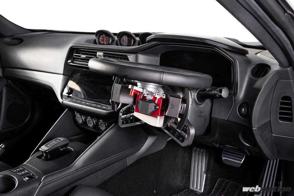 RZ34乗りは大注目！」ステアリングスイッチを生かしたまま社外