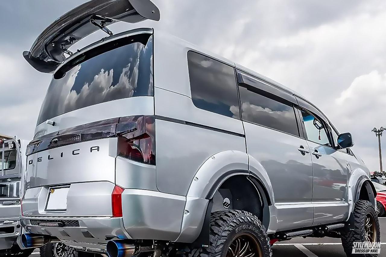 オーバーフェンダーにGTウイング」なリフトアップ・デリカD:5 | Motor