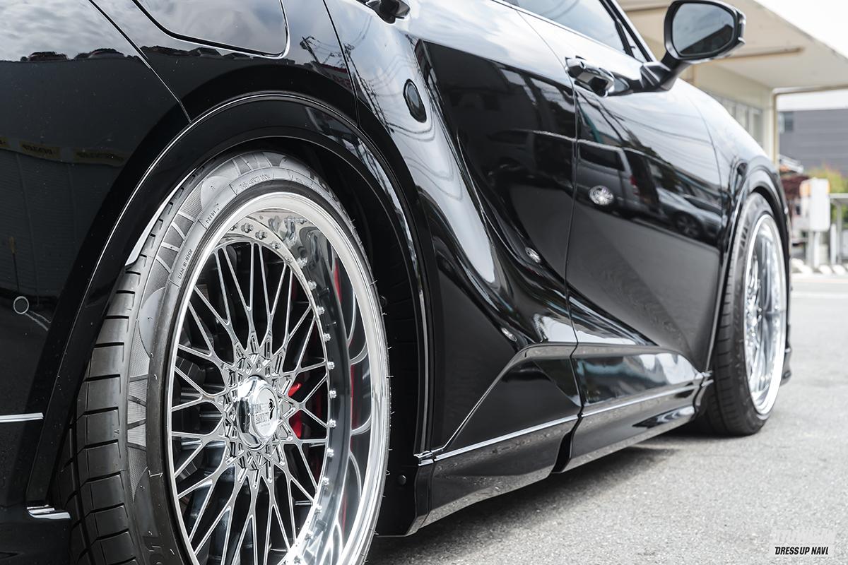 純正同サイズとなる21インチでノスタルジック感MAX！ クラウンスポーツ