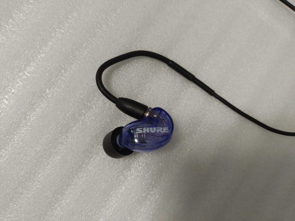 SHURE SE215-PL-A 紫（箱無し・ポーチ有り） SHURE SE215-PL-A 紫（箱