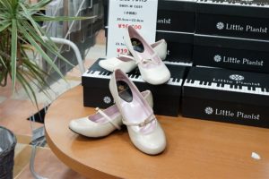 ピアノ演奏用シューズ「リトルピアニスト」ついに入荷しました