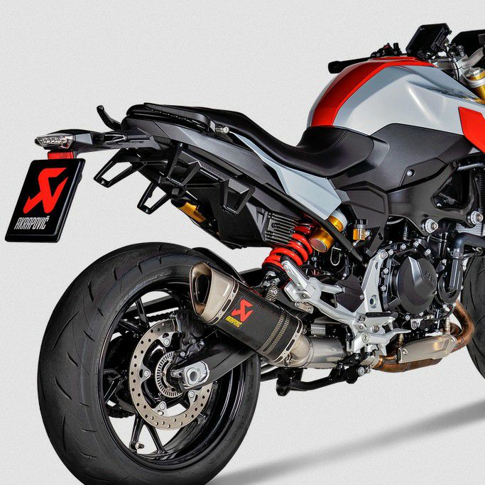 AKRAPOVIC スリップオンマフラー カーボン BMW F900R/ F900XR (2020-2024)