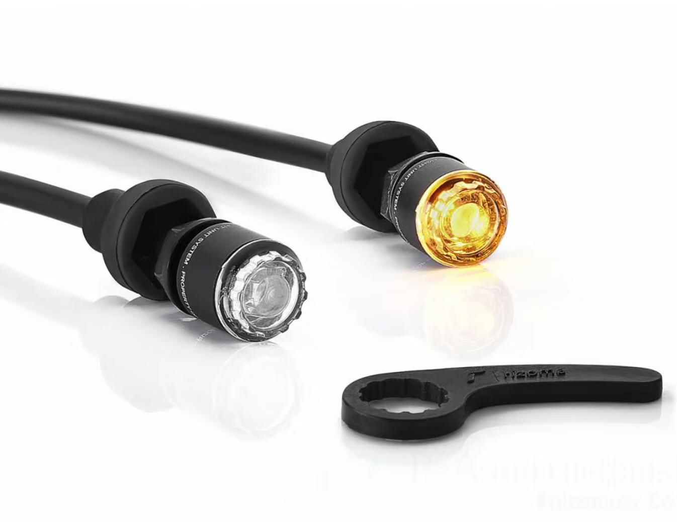 DUCATI パニガーレ V4 / パニガーレ V2 ウインカーアダプタ フロント