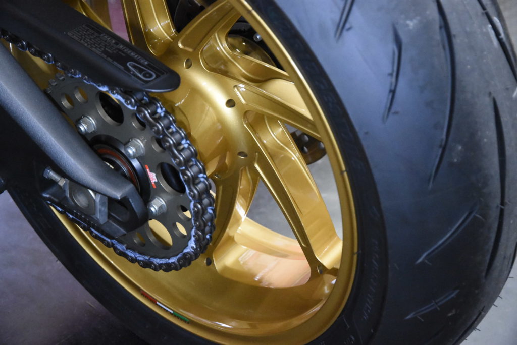 ZX-10R タイヤ＆ホイール 交換 - MAINTENANCE SHOP QUARTER