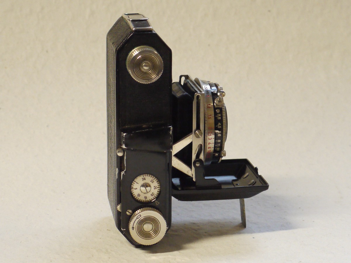 Kodak Retina I Type 119 35mm folding camera, black & nickel, with