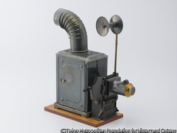 シネマトグラフ映写機 | ToMuCo - Tokyo Museum Collection