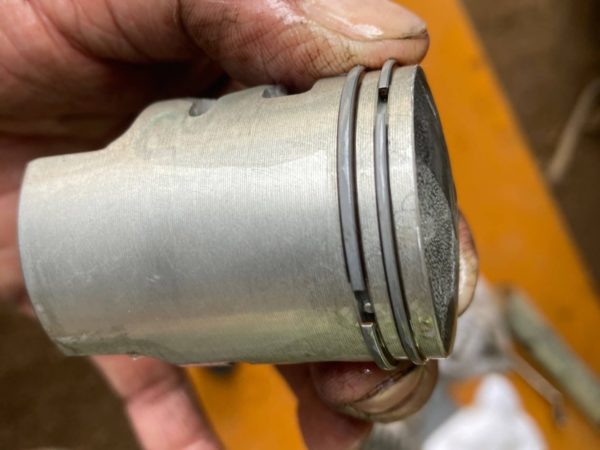 ジャンクスクーターのエンジンが焼きついていた原因と交換 ｜ バイクと