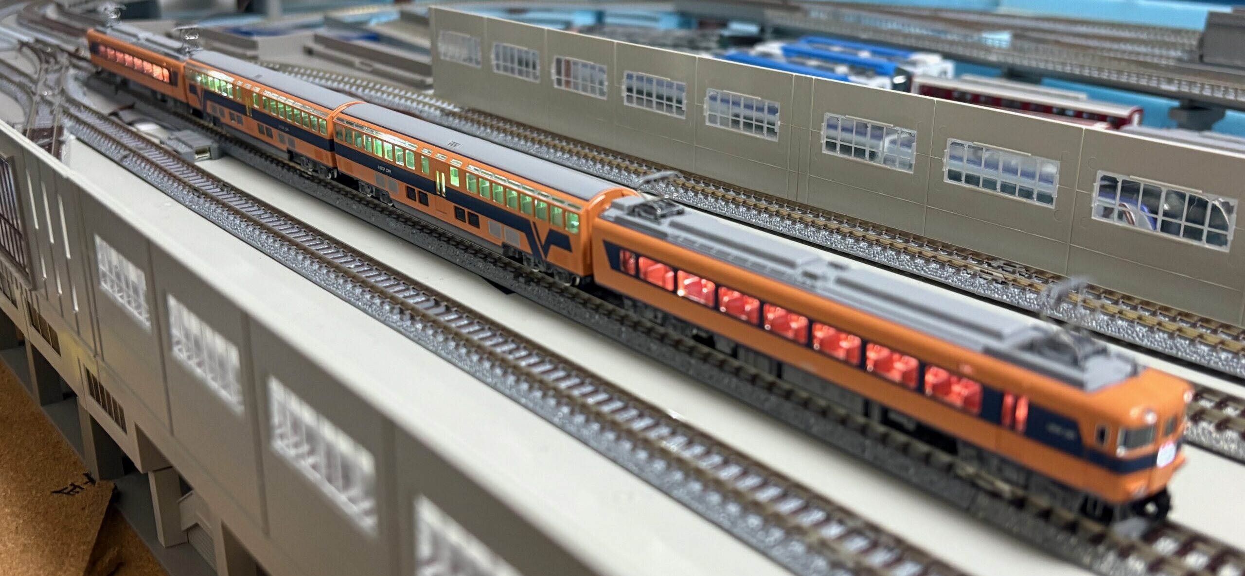 近鉄 30000系ビスタカー 懐かしの登場時の姿で入線！ - 遅咲き鉄道模型の道