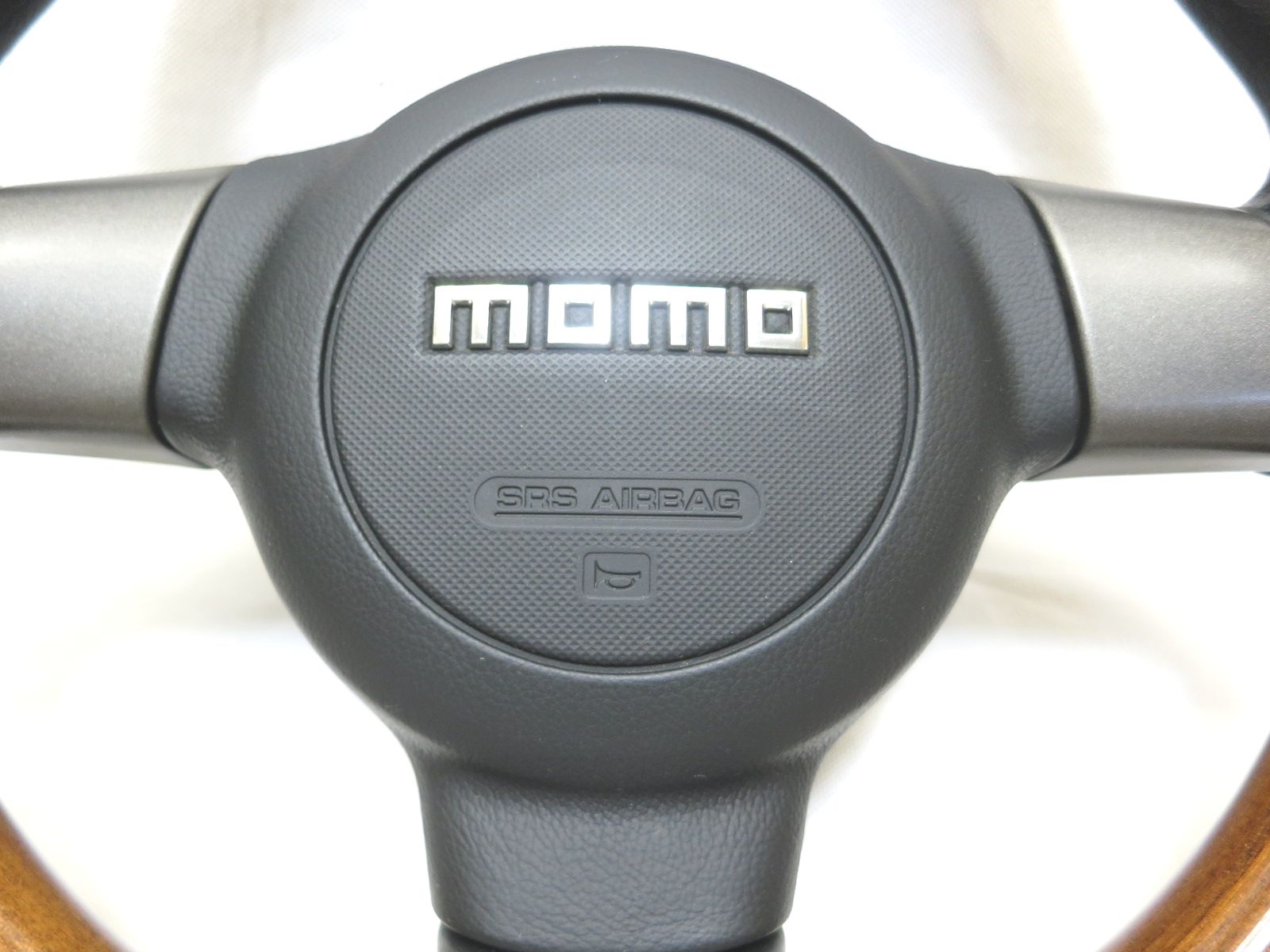 松下自動車（有限会社キシアンドサンズリミテッド） / モモ MOMO