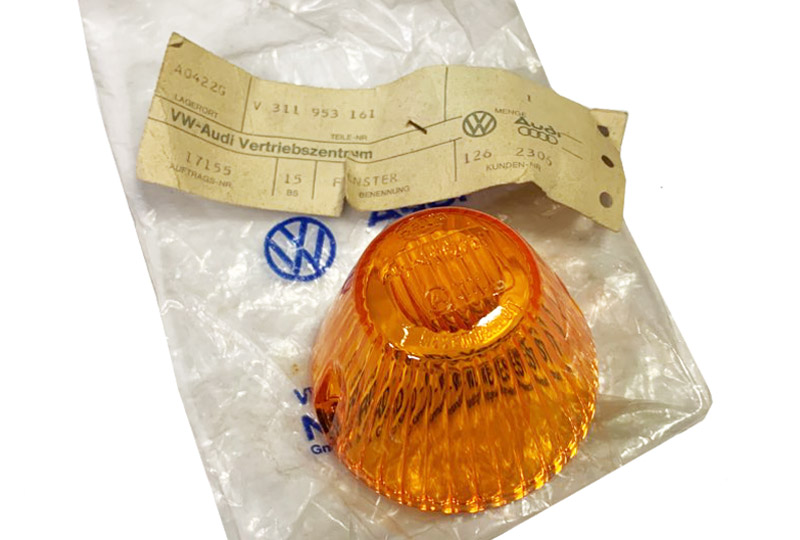 VW純正NOS フロントウインカーレンズ カルマンギア 1965〜1969 & T-3