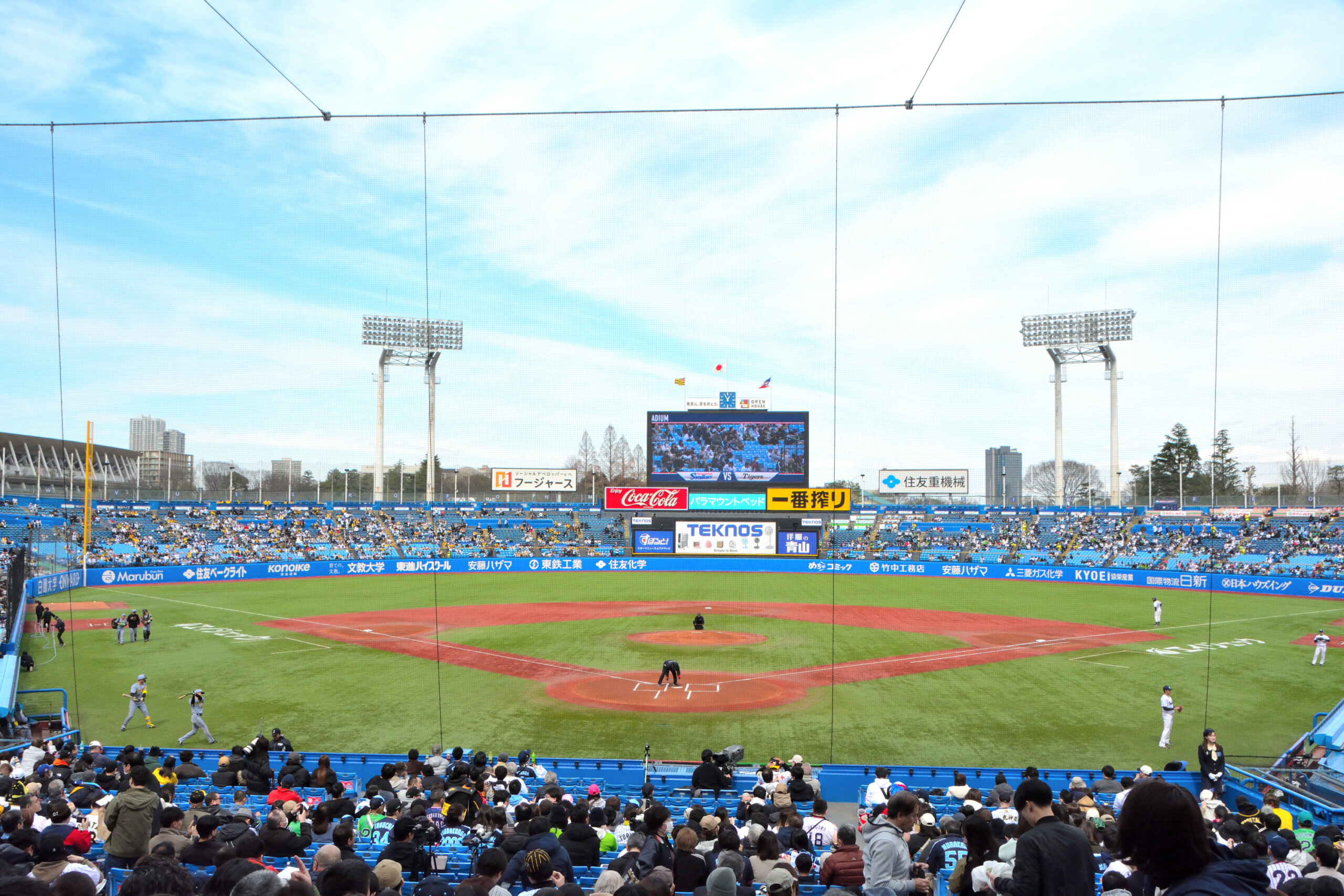 神宮球場の外野フェンスに広告掲載をスタートいたしました！ - N