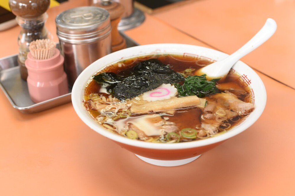 長岡生姜醤油ラーメン」の源流、青島食堂へ。名店がつむいだ「淡々と