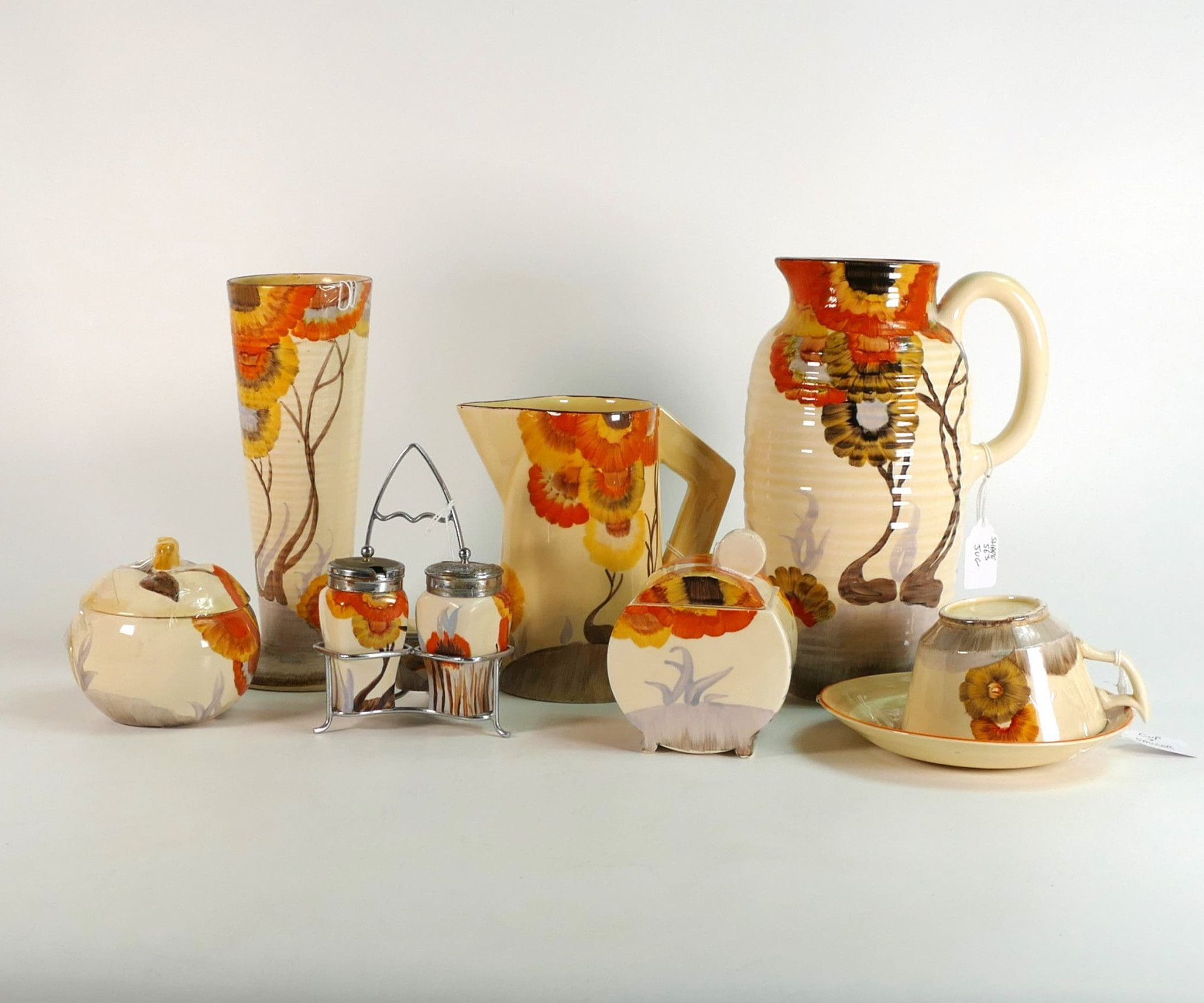 古くて常に新しい、クラリス・クリフとドディ・セイヤー、二人の陶芸家