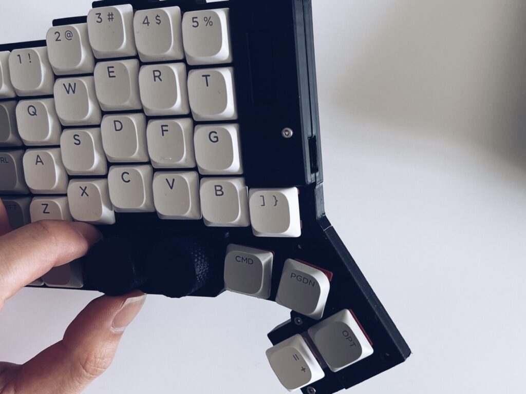 mtk64e』レビュー｜肩こりからの解放 自作キーボードの頂点にして終着