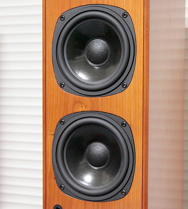 DALI ダリ Royal Tower ロイヤルタワー を聴く