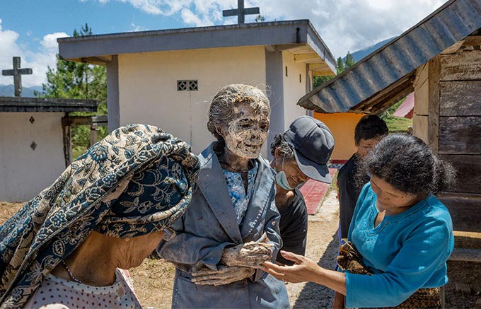インドネシア 亡き家族と暮らす人々 | ナショナル ジオグラフィック