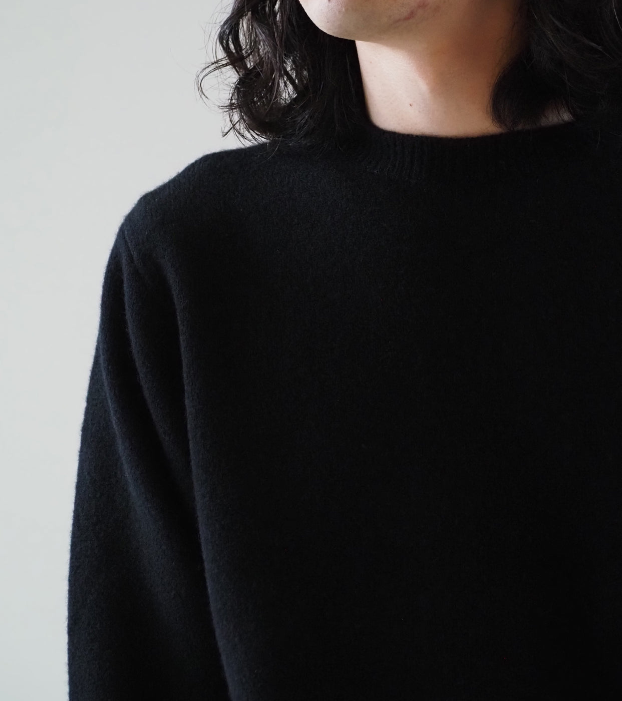 COMOLI ラムズウール クルーネック ニット, Black – Navyblue