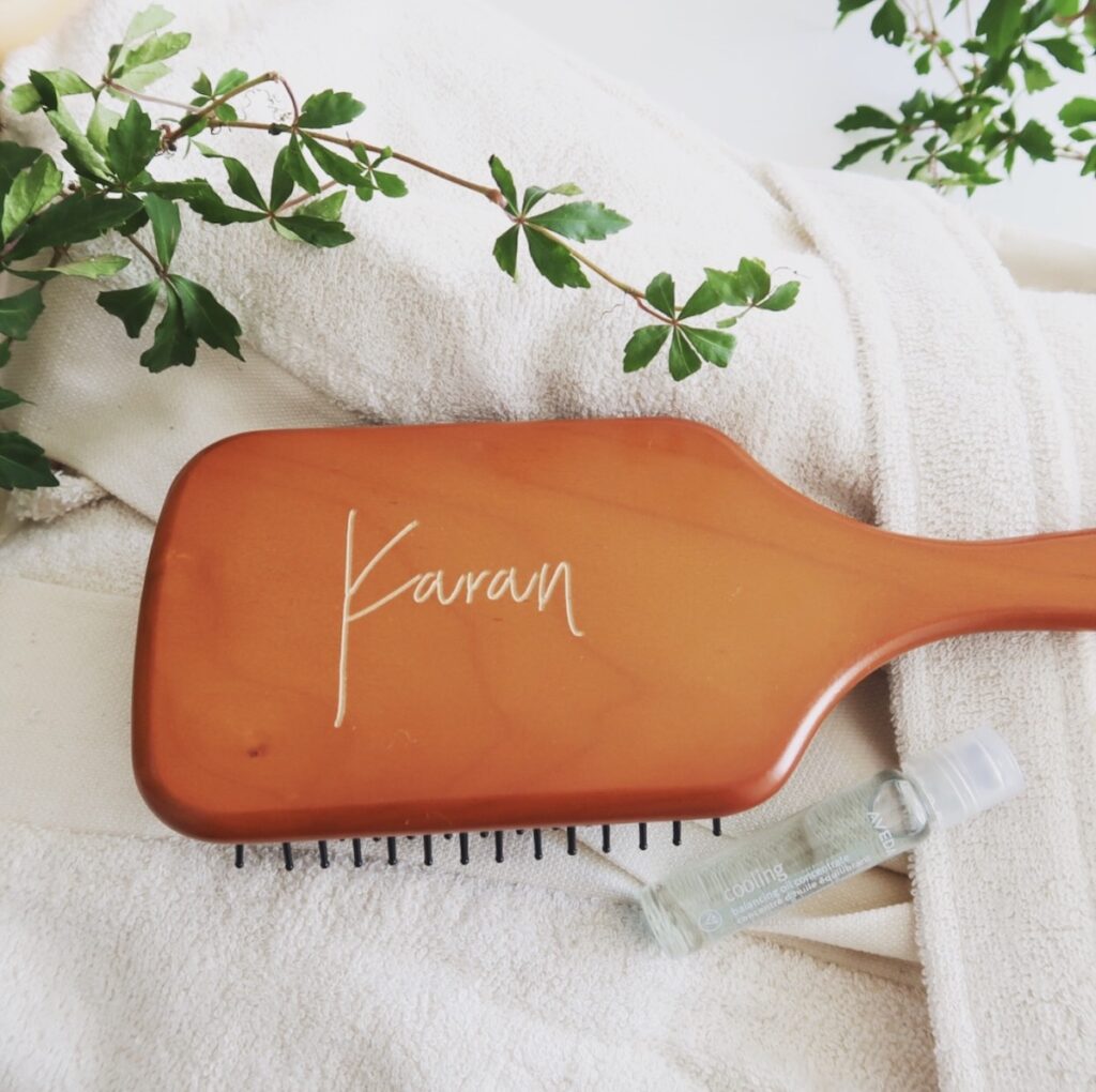 AVEDA パドルブラシの刻印・名入れサービスのご紹介・効果的な使い方